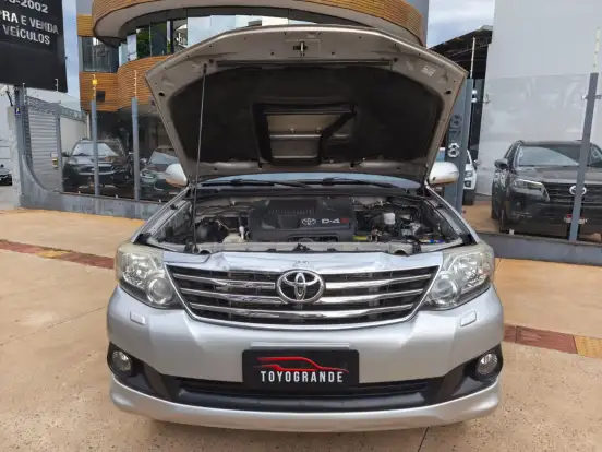 TOYOTA-HILUX SW4-3.0 SRV 4X4 7 LUGARES 16V TURBO INTERCOOLER DIESEL 4P AUTOMÁTICO TOYOTA-HILUX SW4-2011
