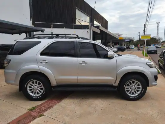 TOYOTA-HILUX SW4-2011