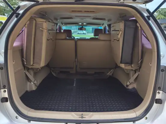 TOYOTA-HILUX SW4-2011
