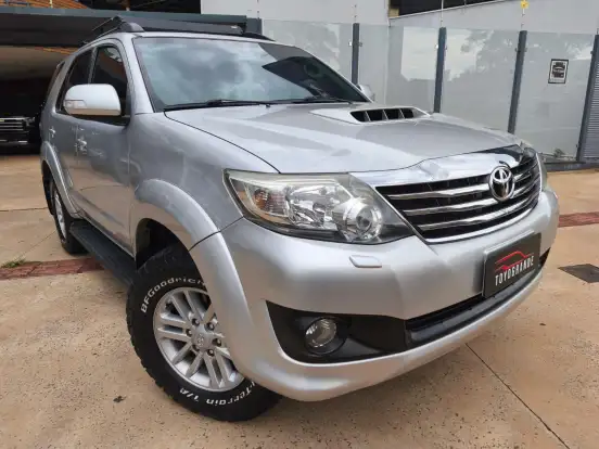TOYOTA-HILUX SW4-3.0 SRV 4X4 7 LUGARES 16V TURBO INTERCOOLER DIESEL 4P AUTOMÁTICO TOYOTA-HILUX SW4-2011