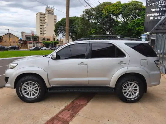 TOYOTA-HILUX SW4-2011