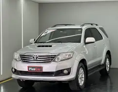 TOYOTA HILUX SW4 3.0 SRV 4X4 7 LUGARES 16V TURBO INTERCOOLER DIESEL 4P AUTOMÁTICO TOYOTA HILUX SW4 3.0 SRV 4X4 7 LUGARES 16V TURBO INTERCOOLER DIESEL 4P AUTOMÁTICO