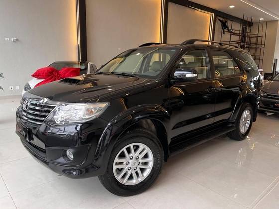 TOYOTA HILUX SW4 3.0 SRV 4X4 7 LUGARES 16V TURBO INTERCOOLER DIESEL 4P AUTOMÁTICO