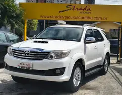 TOYOTA HILUX SW4 3.0 SRV 4X4 7 LUGARES 16V TURBO INTERCOOLER DIESEL 4P AUTOMÁTICO TOYOTA HILUX SW4 3.0 SRV 4X4 7 LUGARES 16V TURBO INTERCOOLER DIESEL 4P AUTOMÁTICO