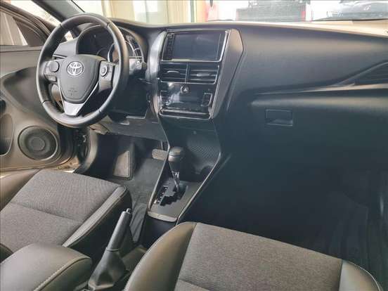 TOYOTA-YARIS-2024