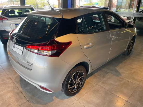 TOYOTA-YARIS-2023