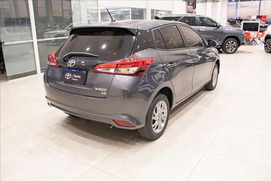 TOYOTA-YARIS-2023