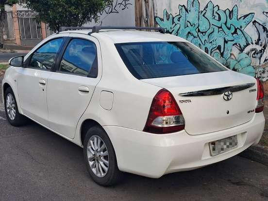 TOYOTA-ETIOS-1.5 XLS SEDAN 16V FLEX 4P MANUAL TOYOTA-ETIOS-2014