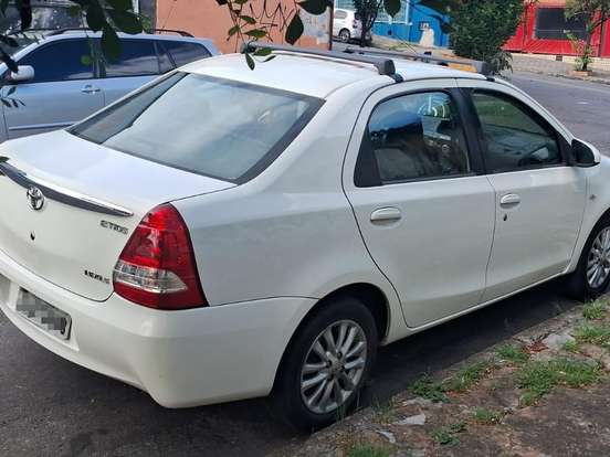 TOYOTA-ETIOS-1.5 XLS SEDAN 16V FLEX 4P MANUAL TOYOTA-ETIOS-2014