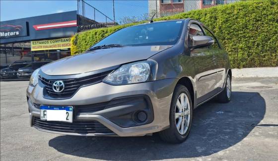 TOYOTA ETIOS 1.5 X PLUS SEDAN 16V FLEX 4P AUTOMÁTICO