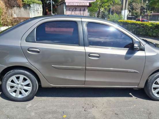 TOYOTA-ETIOS-1.5 X PLUS SEDAN 16V FLEX 4P AUTOMÁTICO TOYOTA-ETIOS-2018