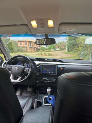 TOYOTA-HILUX-2019