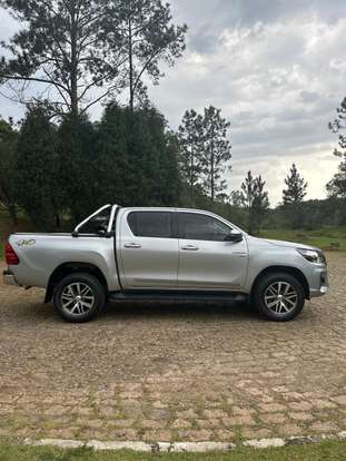 TOYOTA-HILUX-2.7 SRV 4X4 CD 16V FLEX 4P AUTOMÁTICO TOYOTA-HILUX-2019