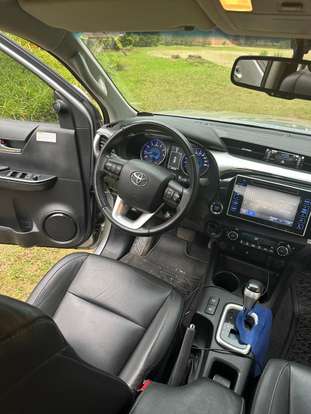 TOYOTA-HILUX-2019