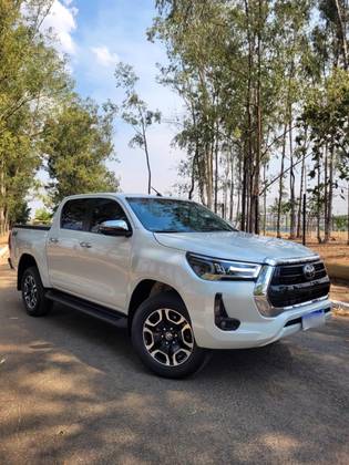 TOYOTA HILUX 2.8 D-4D TURBO DIESEL CD SRX 4X4 AUTOMÁTICO