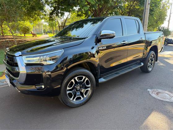 TOYOTA HILUX 2.8 D-4D TURBO DIESEL CD SRX 4X4 AUTOMÁTICO