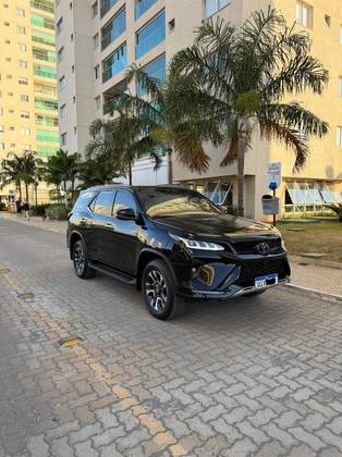 TOYOTA HILUX SW4 2.8 D-4D TURBO DIESEL DIAMOND 7L 4X4 AUTOMÁTICO