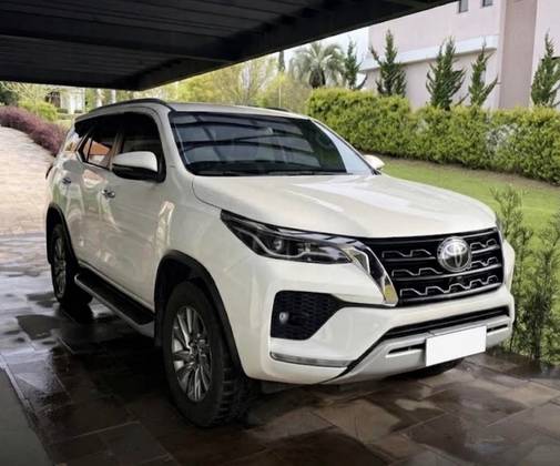 TOYOTA HILUX SW4 2.8 D-4D TURBO DIESEL SRX 7L 4X4 AUTOMÁTICO