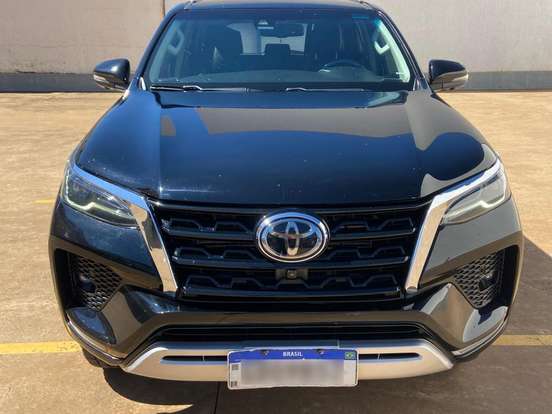 TOYOTA-HILUX SW4-2.8 D-4D TURBO DIESEL SRX 7L 4X4 AUTOMÁTICO TOYOTA-HILUX SW4-2023