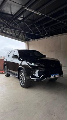 TOYOTA HILUX SW4 2.8 D-4D TURBO DIESEL SRX PLATINUM 7L 4X4 AUTOMÁTICO