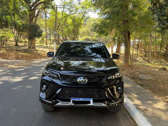 TOYOTA-HILUX SW4-2.8 D-4D TURBO DIESEL SRX PLATINUM 7L 4X4 AUTOMÁTICO TOYOTA-HILUX SW4-2025