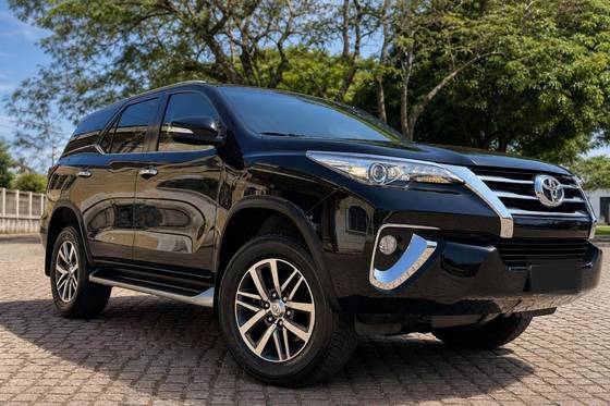 TOYOTA HILUX SW4 2.8 SRX 4X4 7 LUGARES 16V TURBO INTERCOOLER DIESEL 4P AUTOMÁTICO