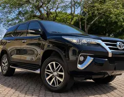 TOYOTA HILUX SW4 2.8 SRX 4X4 7 LUGARES 16V TURBO INTERCOOLER DIESEL 4P AUTOMÁTICO TOYOTA HILUX SW4 2.8 SRX 4X4 7 LUGARES 16V TURBO INTERCOOLER DIESEL 4P AUTOMÁTICO