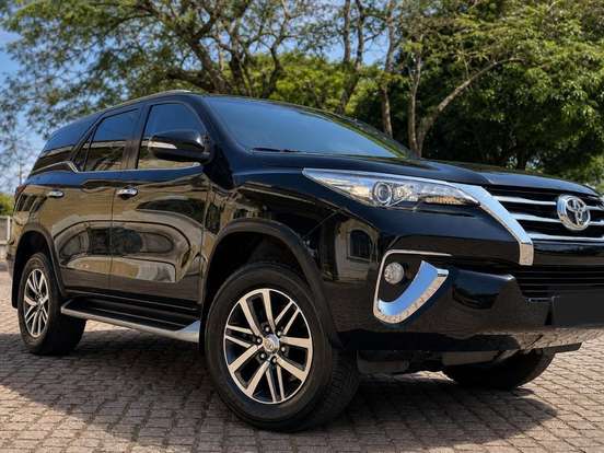 TOYOTA-HILUX SW4-2.8 SRX 4X4 7 LUGARES 16V TURBO INTERCOOLER DIESEL 4P AUTOMÁTICO TOYOTA-HILUX SW4-2016