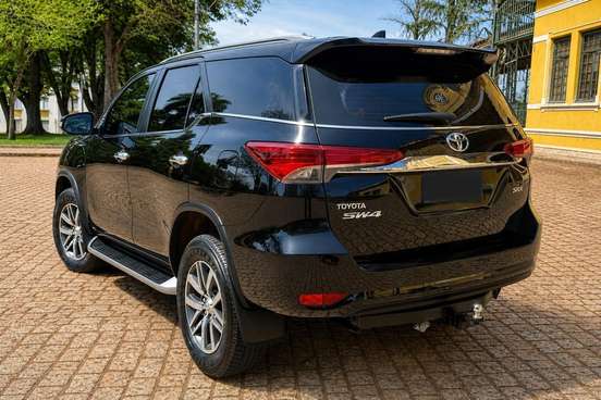 TOYOTA-HILUX SW4-2016