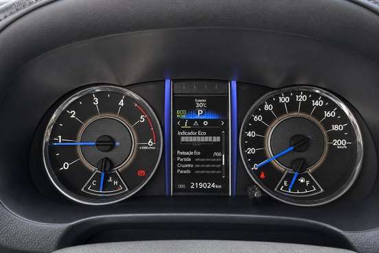 TOYOTA-HILUX SW4-2016
