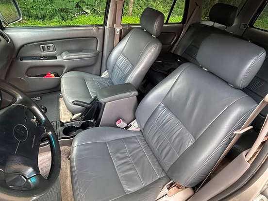 TOYOTA-HILUX SW4-3.0 4X4 8V TURBO DIESEL 4P MANUAL TOYOTA-HILUX SW4-2000