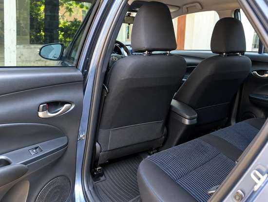 TOYOTA-YARIS-2019