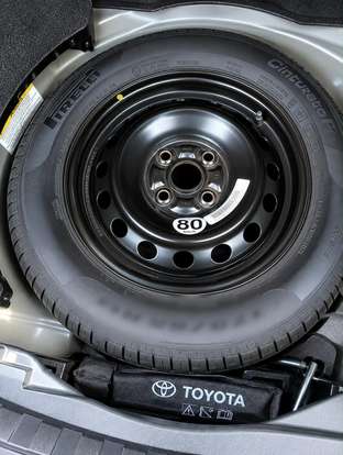 TOYOTA-YARIS-2019