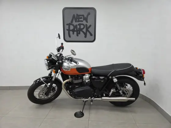 TRIUMPH BONNEVILLE T100 900 