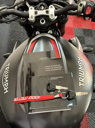 TRIUMPH-STREET TRIPLE 765 RS-2019