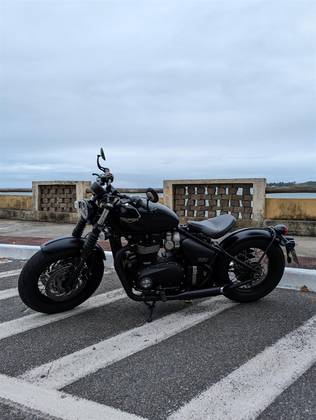 TRIUMPH BONNEVILLE BOBBER 1200 