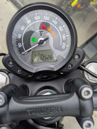 TRIUMPH-BONNEVILLE BOBBER 1200-2019