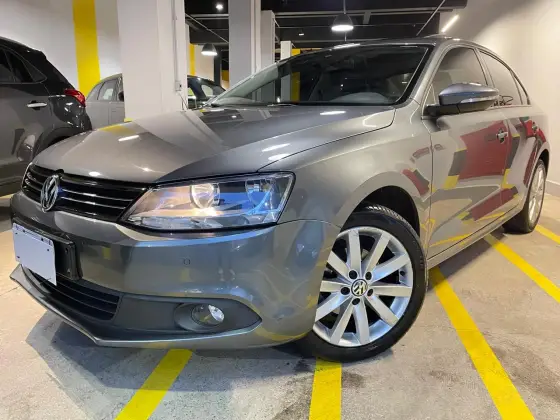 VOLKSWAGEN JETTA 2.0 COMFORTLINE FLEX 4P TIPTRONIC