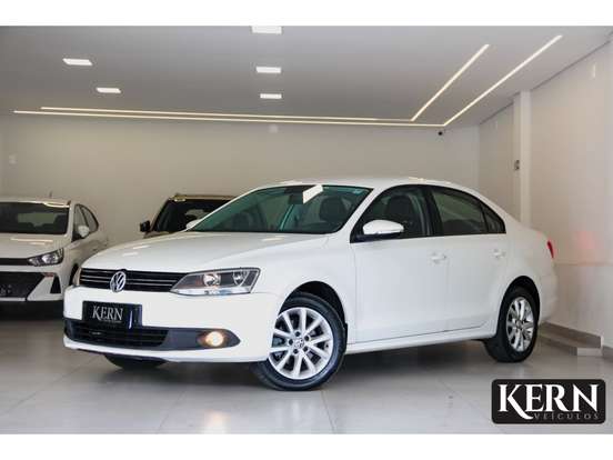 VOLKSWAGEN-JETTA-2012