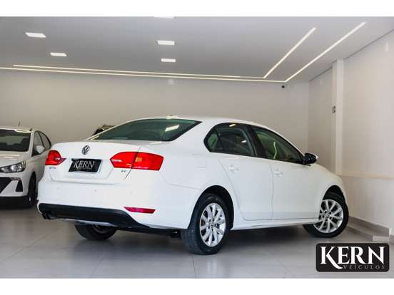 VOLKSWAGEN-JETTA-2012
