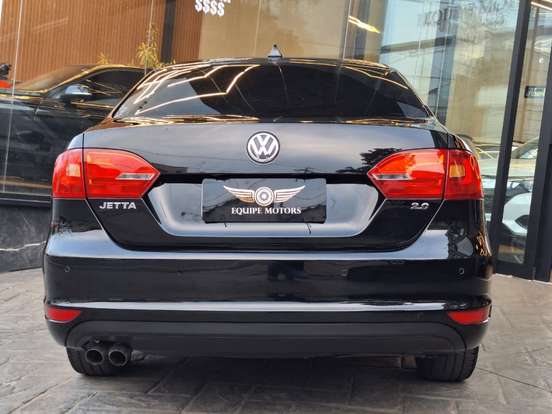VOLKSWAGEN-JETTA-2012