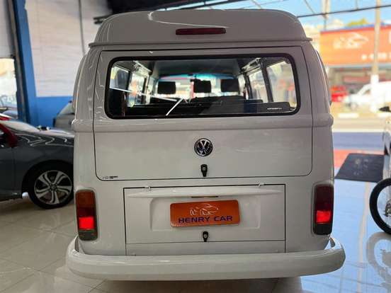VOLKSWAGEN-KOMBI-2011