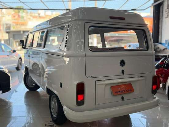 VOLKSWAGEN-KOMBI-2011