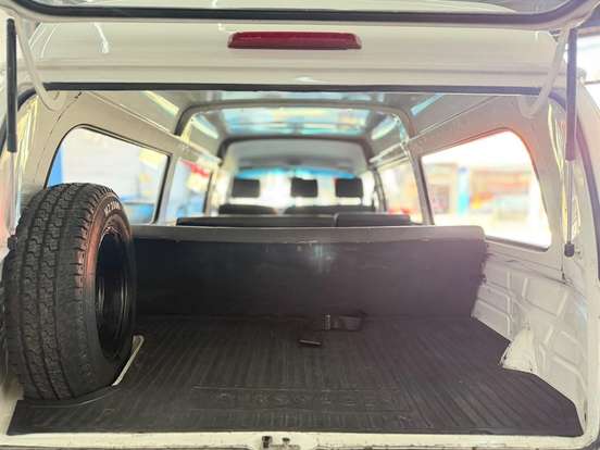 VOLKSWAGEN-KOMBI-2011