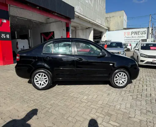 VOLKSWAGEN-POLO SEDAN-2004