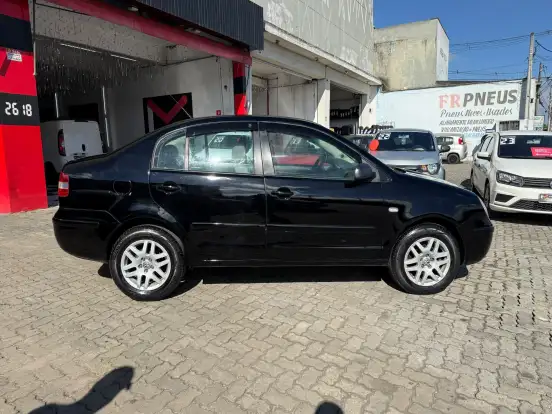 VOLKSWAGEN-POLO SEDAN-1.6 8V GASOLINA 4P MANUAL VOLKSWAGEN-POLO SEDAN-2004