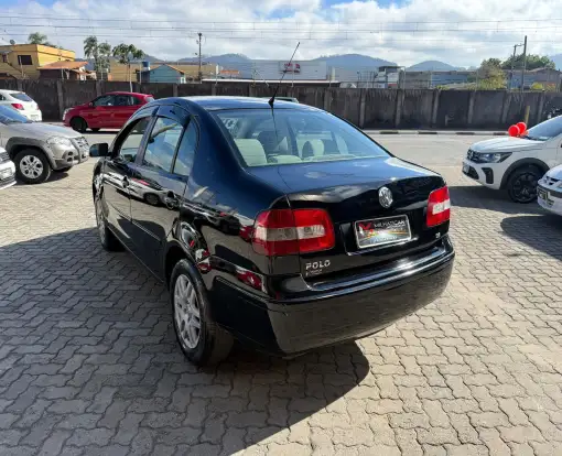 VOLKSWAGEN-POLO SEDAN-2004