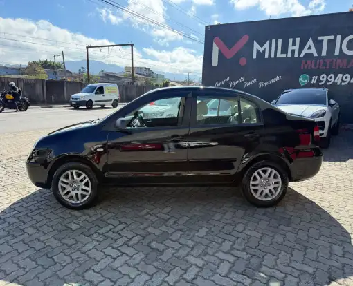 VOLKSWAGEN-POLO SEDAN-2004