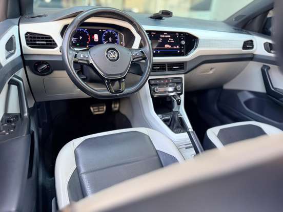 VOLKSWAGEN-T-CROSS-2019