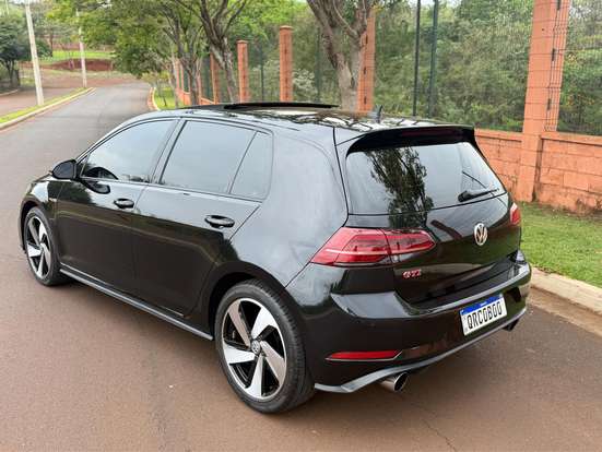 VOLKSWAGEN-GOLF-2018
